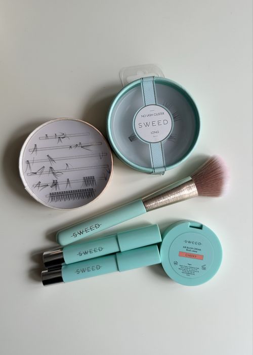 SWEED Beauty zestaw kosmetyków róż kredki rzęsy pędzel