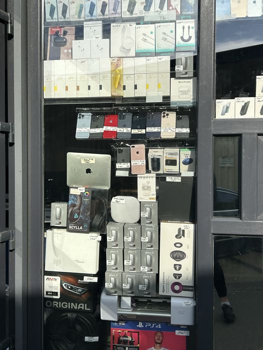 Продам ветрину стекло под рекламу магазина apple