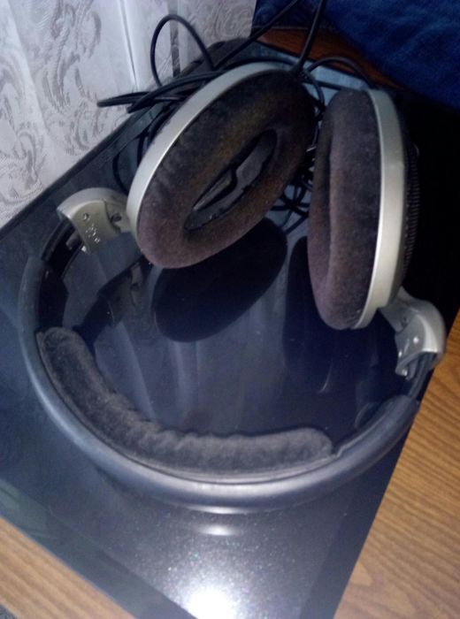 Продам наушники Sennheiser 555