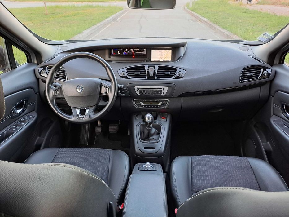 Renault Grand Scénic 7 lugares “Bose Edition” de 2014 com 160.000 km,