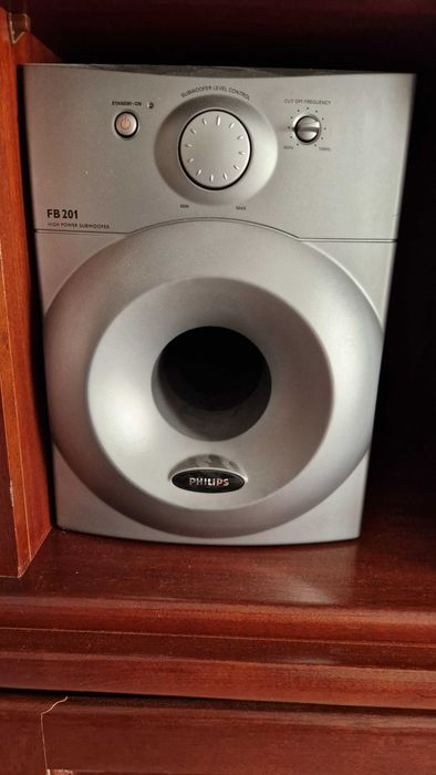 Televisão Samsung e colunas.