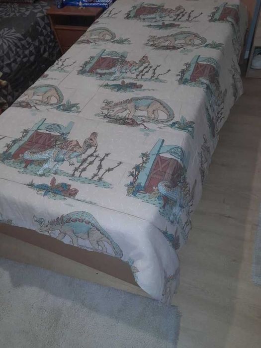 Cama em madeira com gavetões
