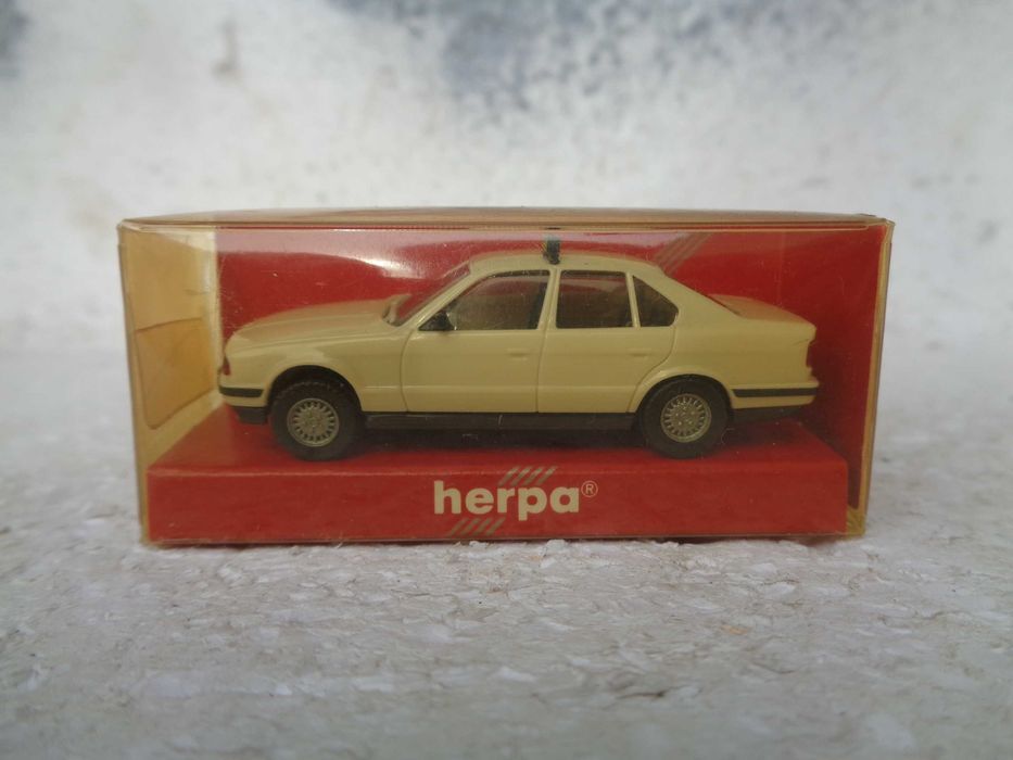1:87 Herpa Taxi BMW 525i refª 4110