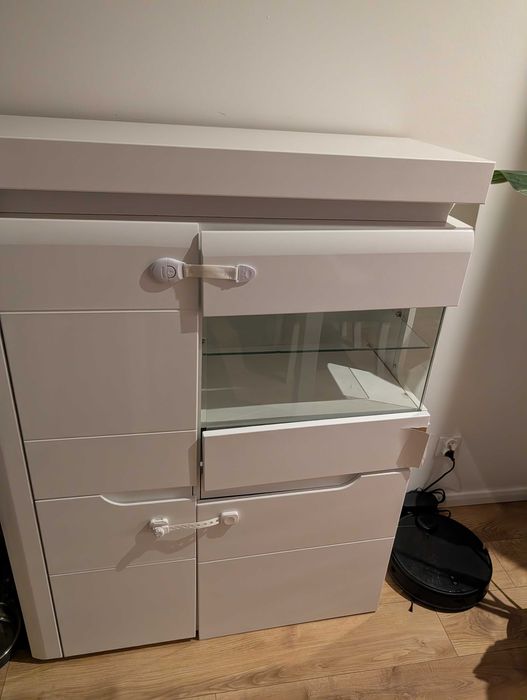 Komoda witryna biała