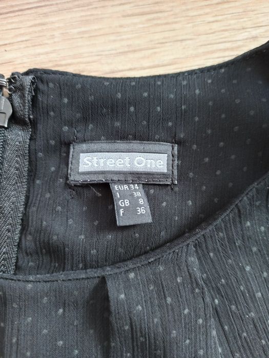 Elegancka sukienka w delikatne kropki