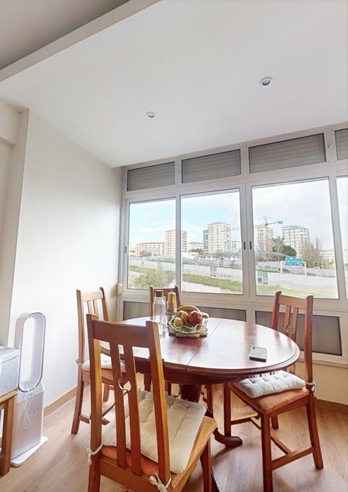 Conjunto de Mesa de jantar + 5 cadeiras