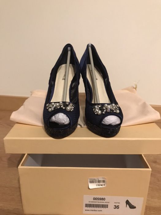 Sapatos de cerimónia/festa azuis da marca Menbur nunca usados
