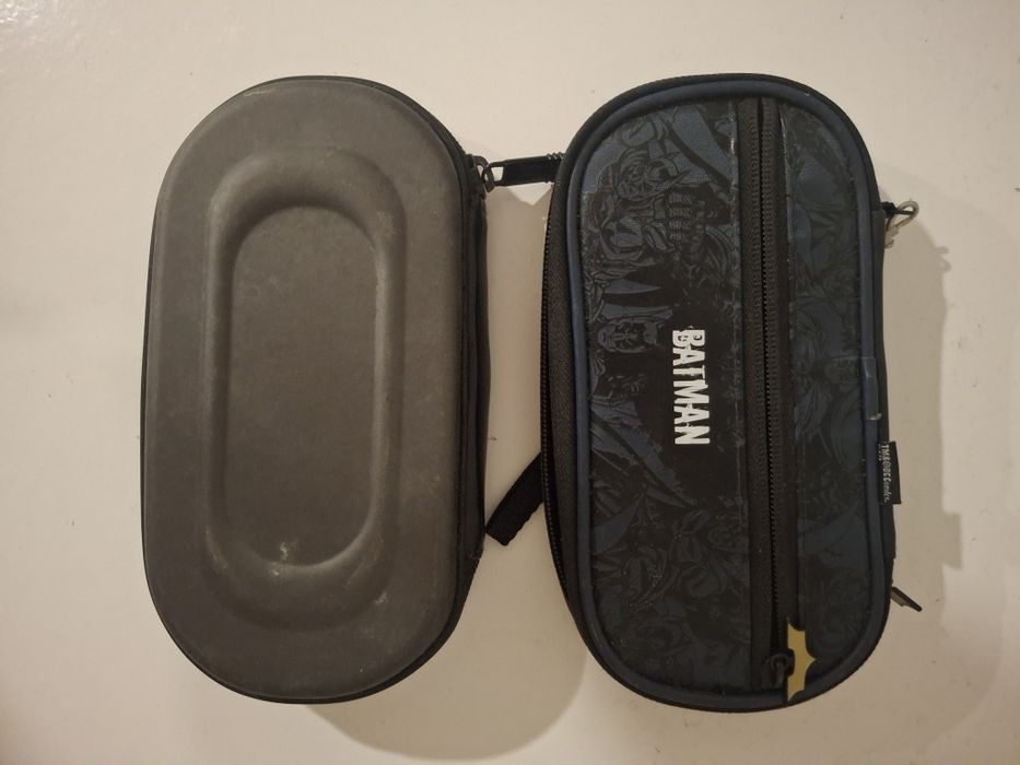 Conjunto PS Vita, 3 jogos, 2 malas para a consola e carregador