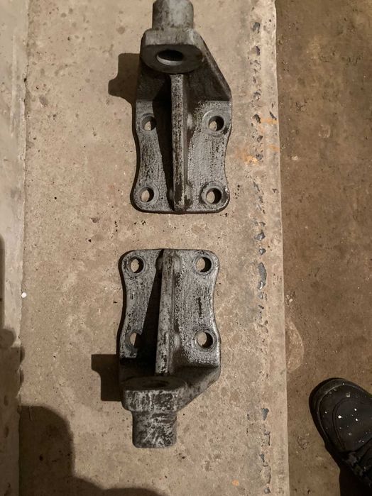 Кронштейни коробки передач КАМАЗ.