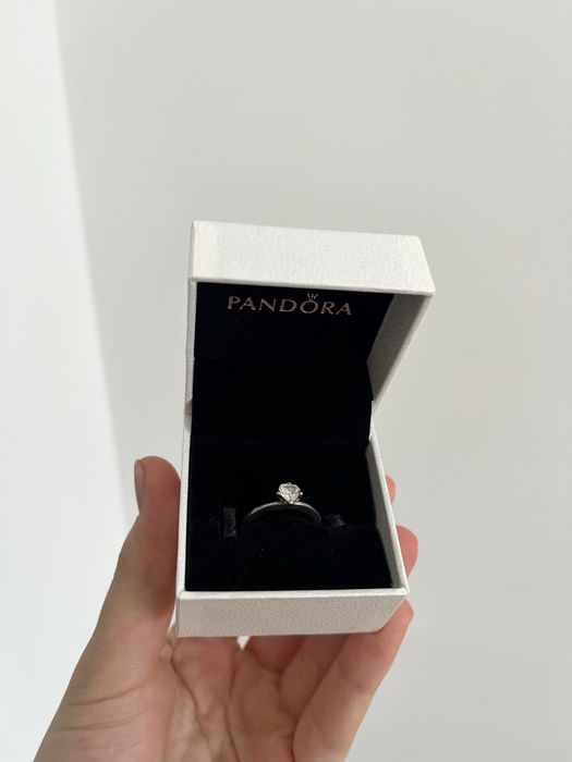 pierścionek srebrny pandora serce kamień kryształ używany 15 mm