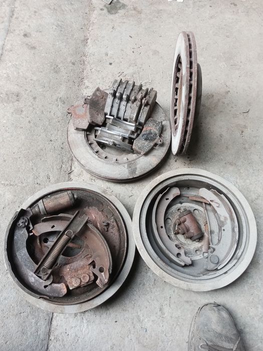 Тормоза ВАЗ 2108-15 перед зад барабаны диски колодки