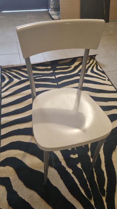 Vendo Cadeiras brancas