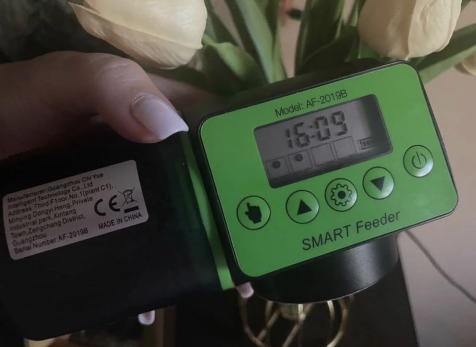 Podajnik karmy dla rybek Smart Feeder