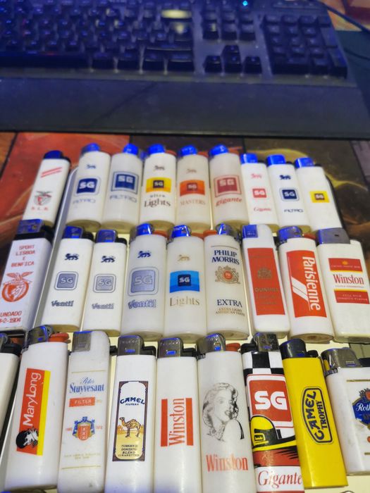 Coleção de isqueiros antigos