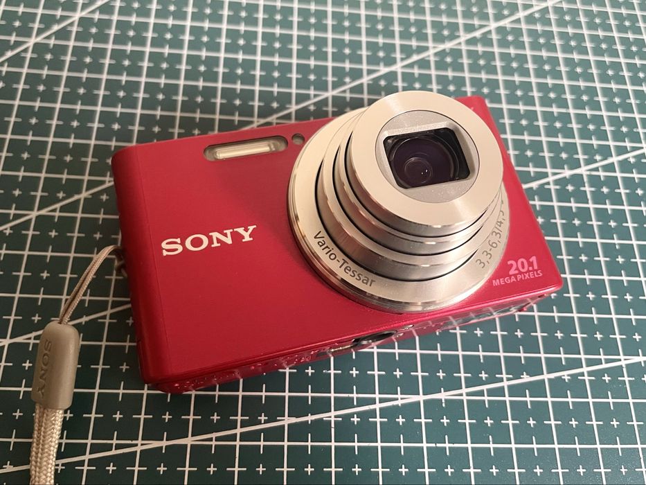 Sony CyberShot W830 Pink Red 20.1MP Zeiss