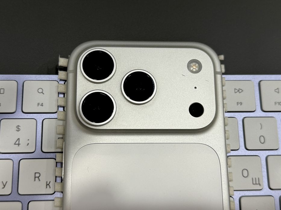 iPhone 17 Pro  1TB Silver (АКБ 94% 314 циклів, iCloud заблокований)