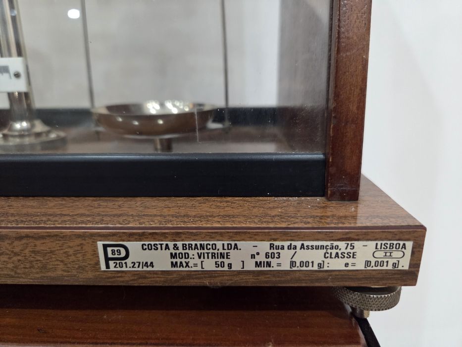 Balança de precisão antiga
