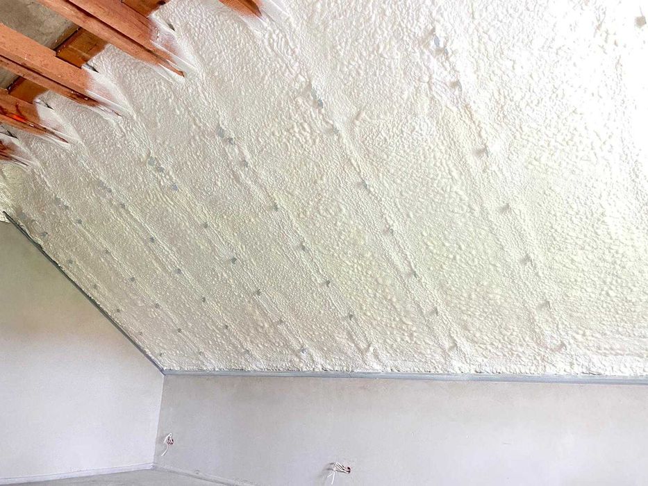 Pur piana dachy stropy ocieplanie docieplanie izolacje hale poddasza