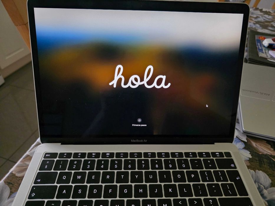 Macbook Air A1932 1.6 CPU 8 GB Ram/128 GB SSd
