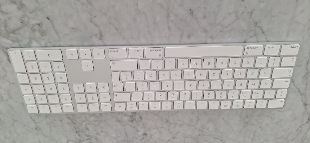 Apple Magic Keyboard com Teclado Numérico - Original