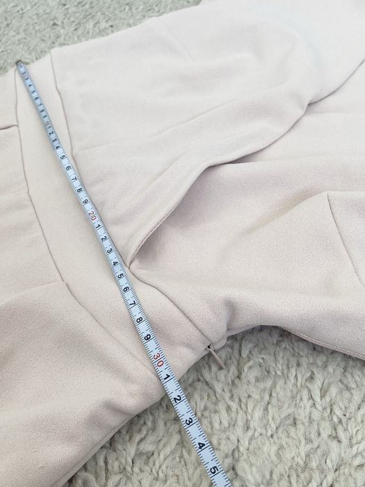 Beżowy kremowy pudrowy róż kombinezon długi elegancki Mohito S 36