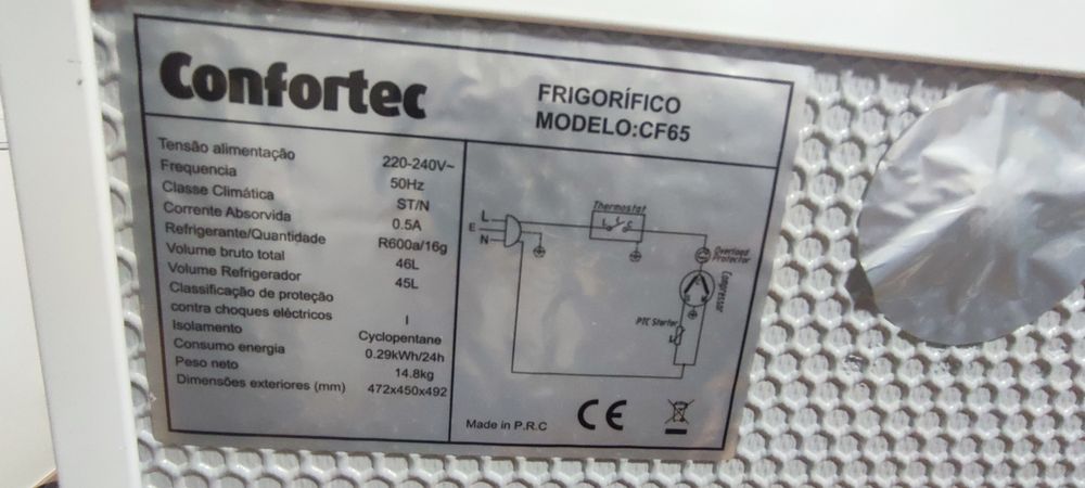 Frigobar em bom estado.