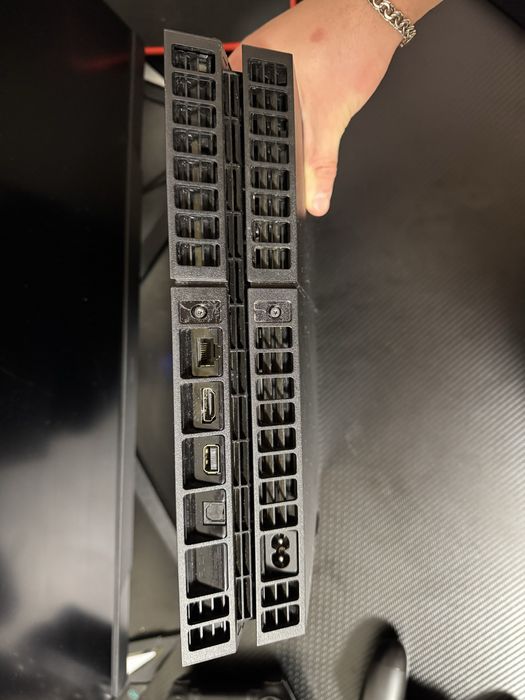 Продам Sony PlayStation 4 Fat 1TB (PS4, пс4, slim, pro)  + 4 игры