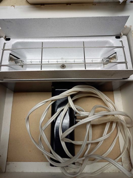 Lampa halogenowa oświetlacz o dużej  mocy światła