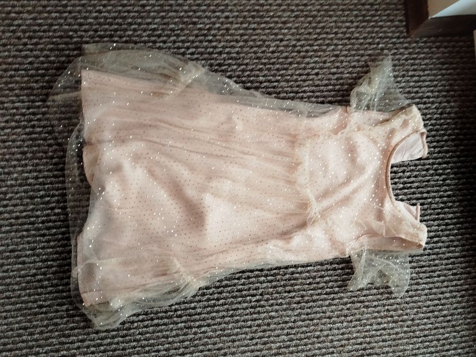 Sukienka brzoskwiniowa Zara