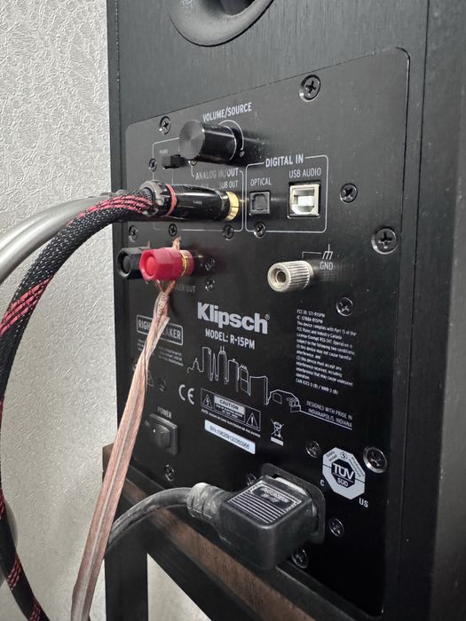 Продам активну акустику Klipsh R-15PM