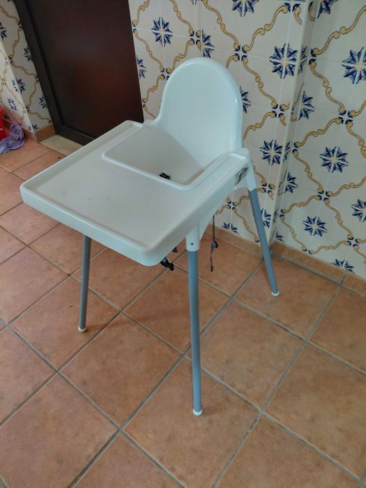 Cadeira de refeição de bebé