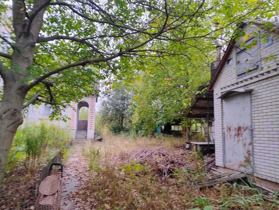 Продаж будинку та земельної ділянки