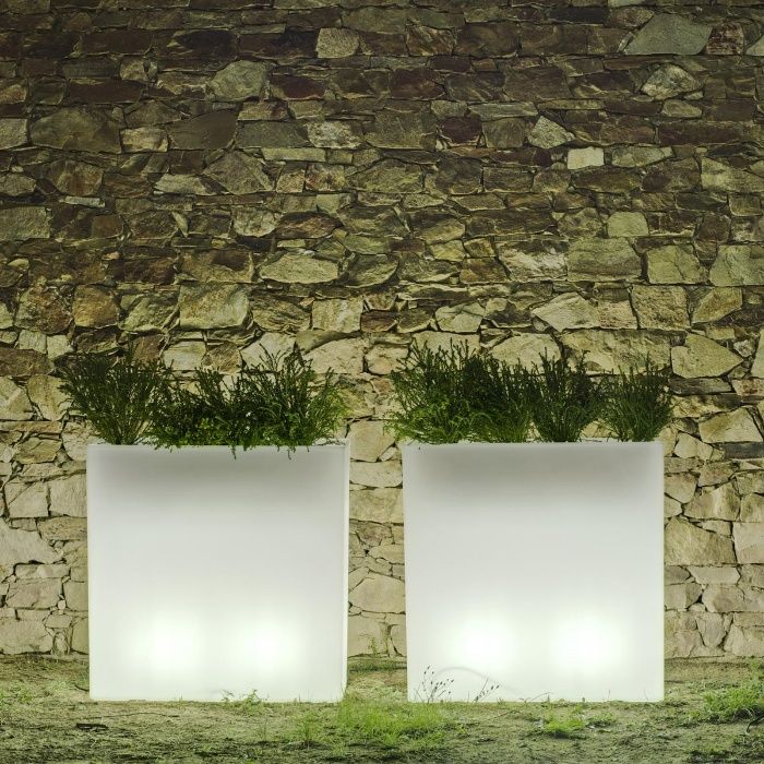 Floreira iluminada