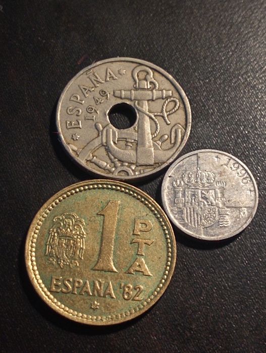 3 moedas Espanha: 1 peseta (1996; 1980) e 50 centimos (1949) -Soberbas
