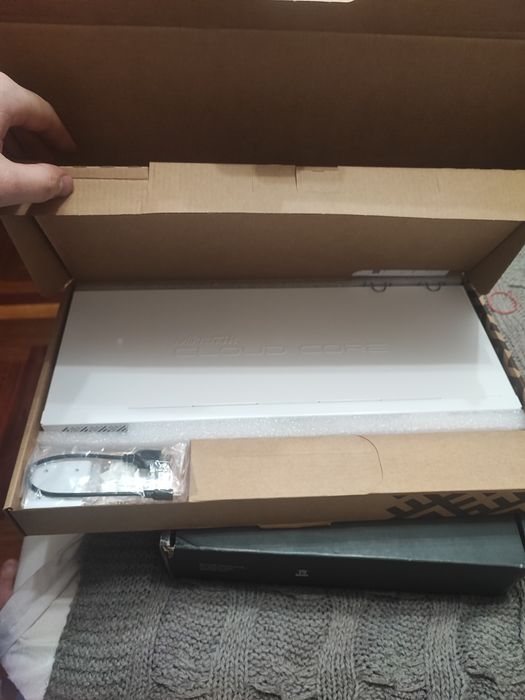 Продам роутер Mikrotik CCR1009-7G-1C-1S+