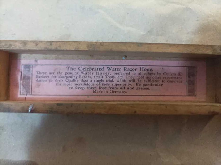 Тюрингский заточной камень для бритв в футляре