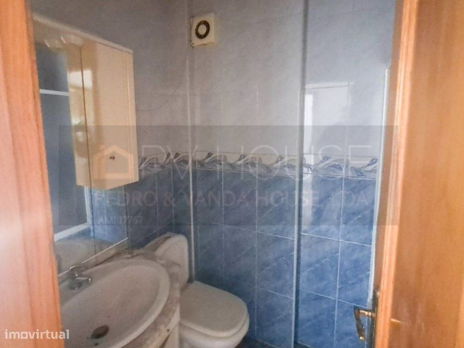 Apartamento T2 Benfica Rua Actriz Maria Matos n15 R/c