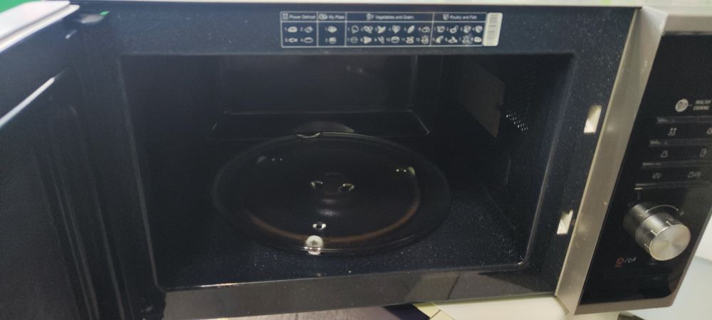 Мікрохвильова піч з грилем  Samsung  mg23 f