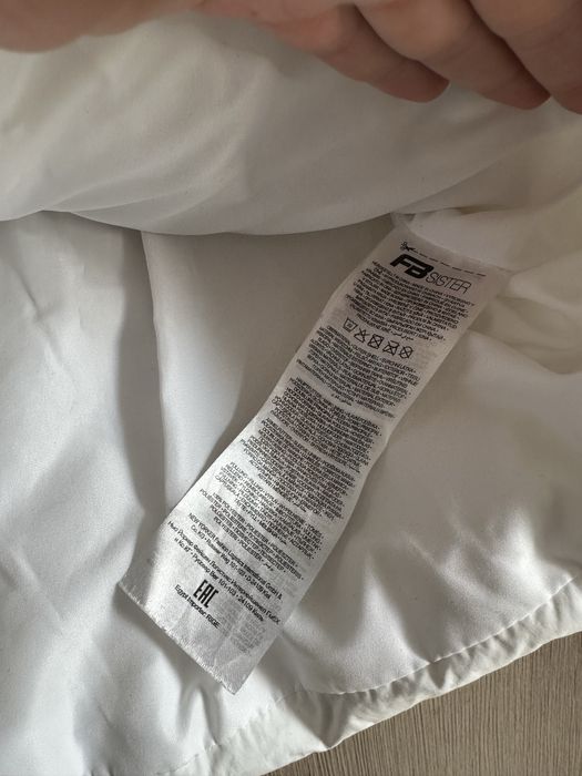 Теплая куртка белого цвета