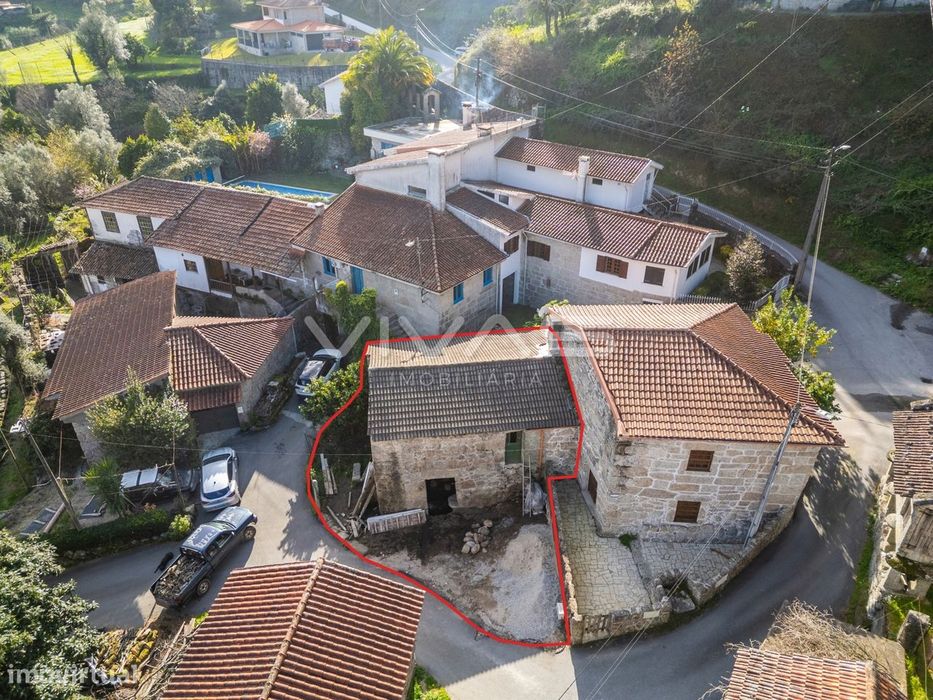Stone House for Restoration – T0 for Sale in Gondoriz, Terras de Bouro