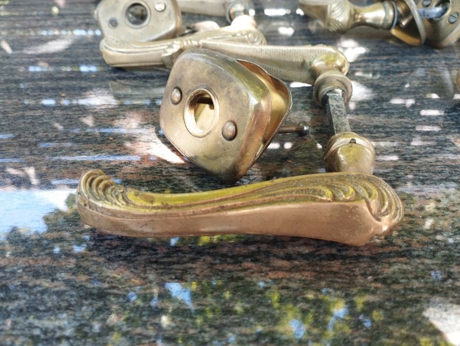 Klamki mosiężne do drzwi