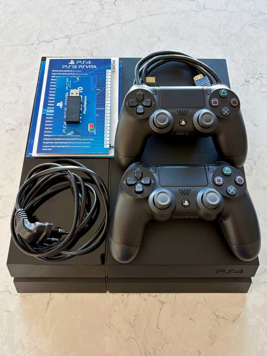 Consola PS4 + 2 Comandos