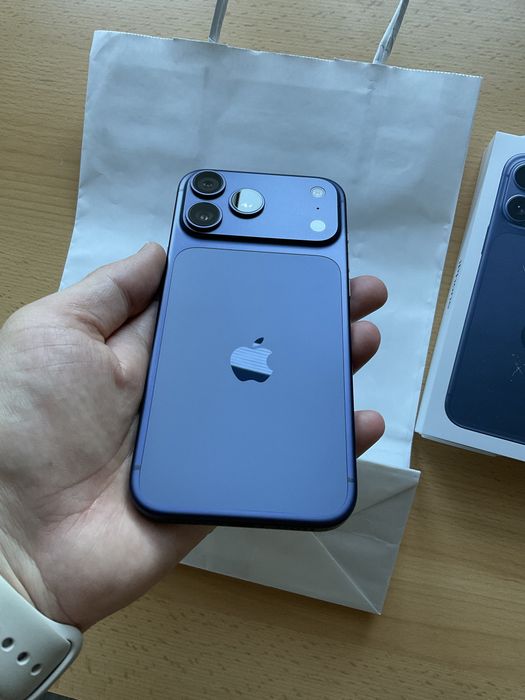 IPhone 17 pro max deep blue 256 zamienię na Iphone 17 pro, Macbook air 15 M5