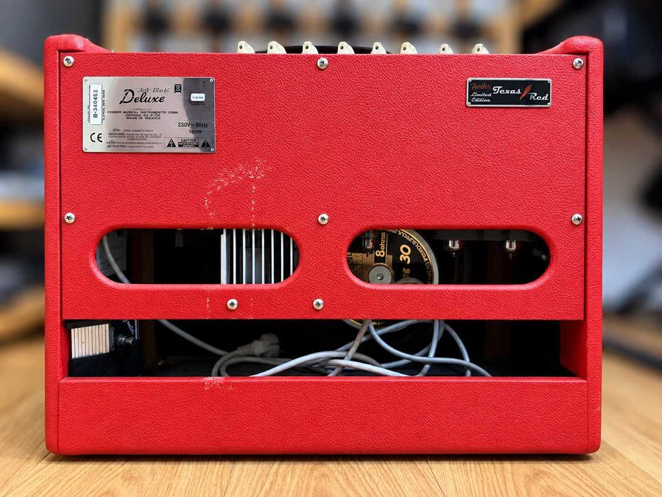 Fender Hot Rod Deluxe Texas Red Limited Edition 40W + footswitch