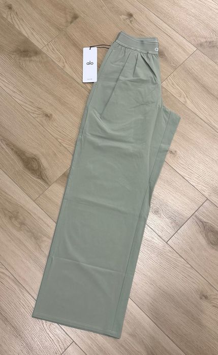 Жіночі штани Alo Yoga Suit Up Trouser у продажу! Розміри: XS, S (Regular та Long) (скуповую кошики Alo 75% від вартості товару на сайті)