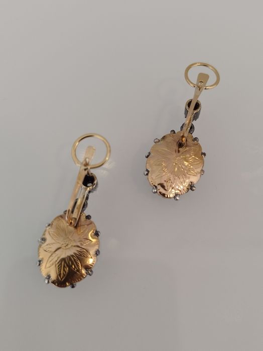 Brincos prata e ouro  com brilhantes