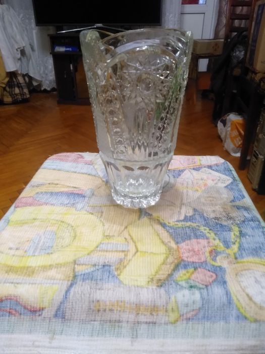 Продам  Хрустальную вазу. Новую с этикеткой