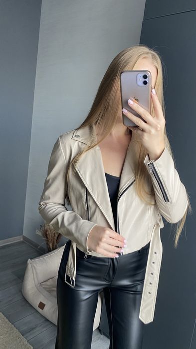 Бежева косуха з еко шкіри, розмір хs