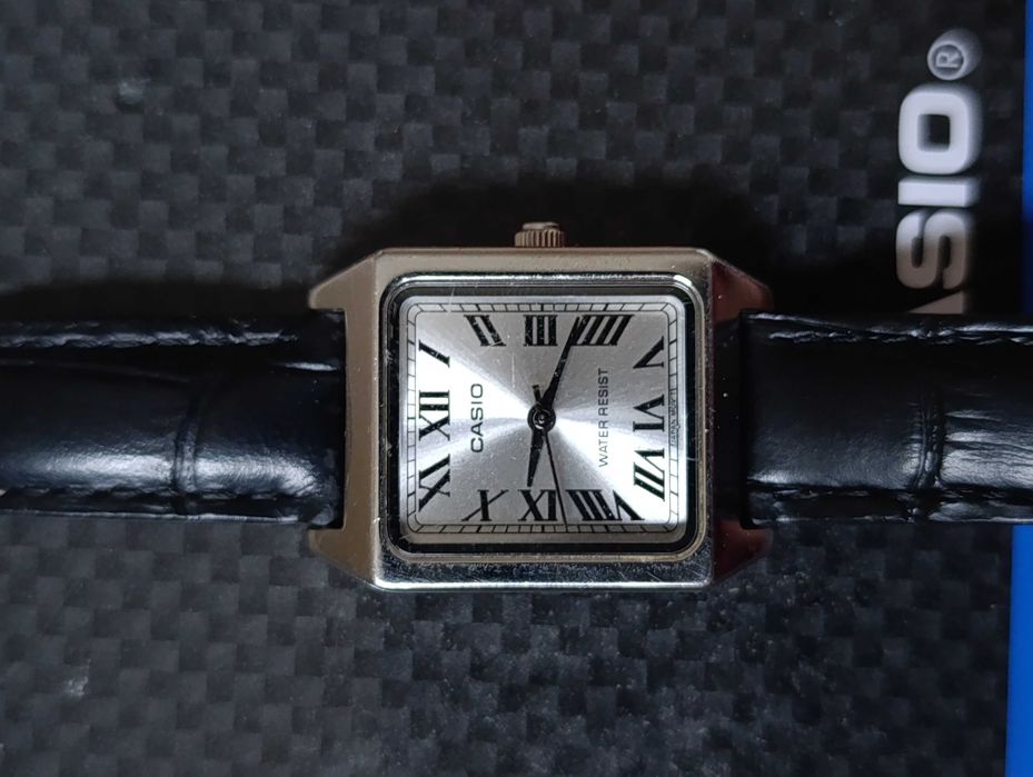 Zegarek Casio damski czarny