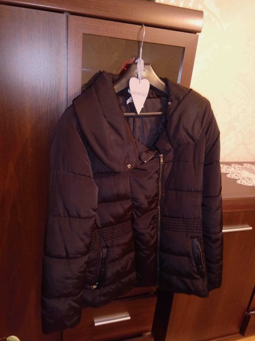 Czarna kurtka zimowa damska